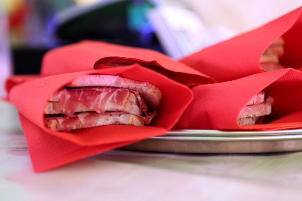 Sandwich with seasoned raw ham