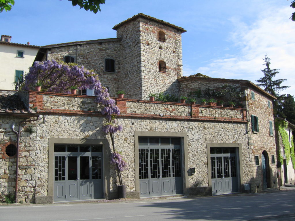 Antica cantina di stagionatura del prosciutto a Radda in Chianti Siena