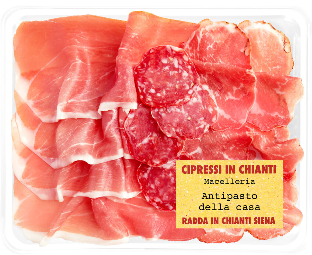 Salumi toscani affettati e confezionati per un aperitivo stuzzicante